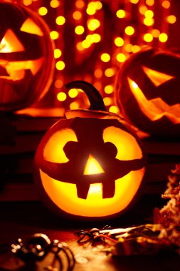 Jack-o-fener karanlıkta yanan
