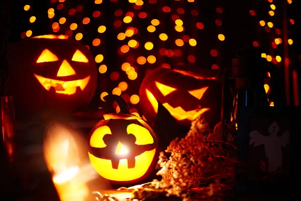 Jack-o-Laternen und Halloween-Spinnen — Stockfoto