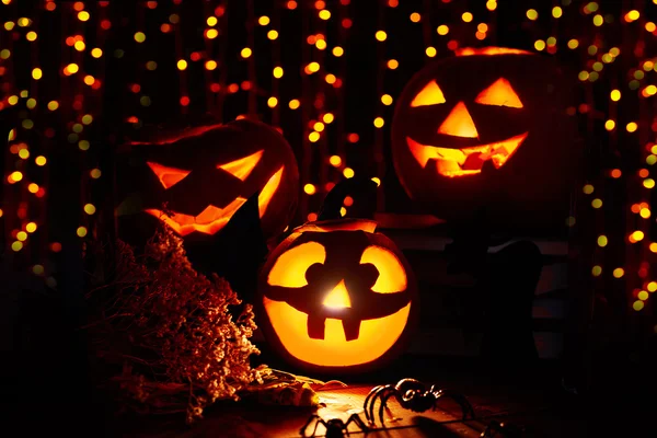 Jack-o-lanterns and Halloween spiders — Stock Photo, Image