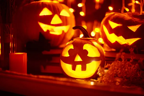 Strašidelné Halloween jack-o lucerny — Stock fotografie