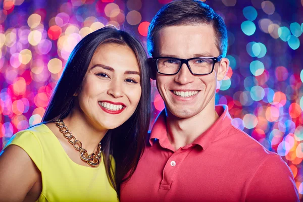 Paar genieten van partij in nachtclub — Stockfoto