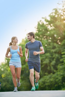 İki park içinde çalışan birlikte