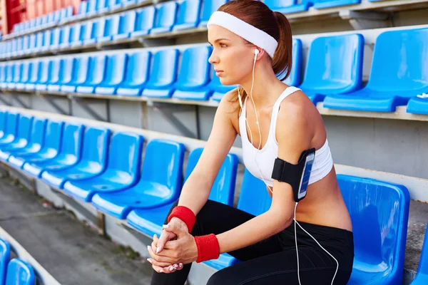 Kulaklık Stadyumu'nda sportif kadınla