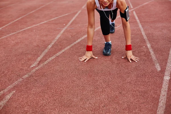 Woman runner ready to start — Stock Photo, Image