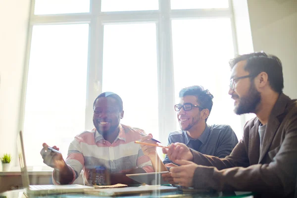 Businessmen pointing at laptop — Stock Photo, Image