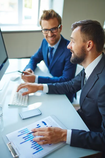 Businessmen sitting in front of computer — Stock Photo, Image