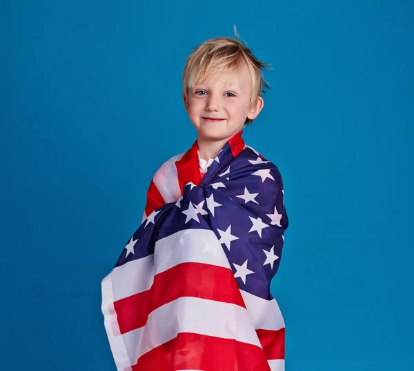 Garçon en drapeau américain — Photo