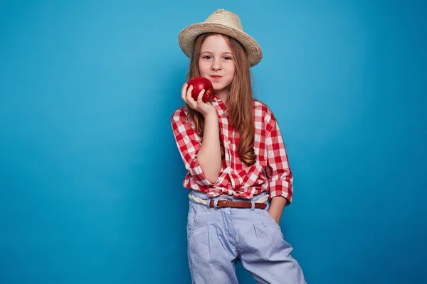 Girl with ripe apple — Stock Photo, Image