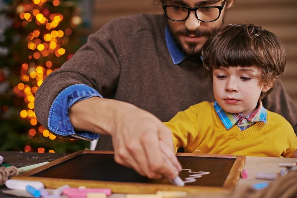 Man and his son drawing xmas tree — Stock Photo, Image