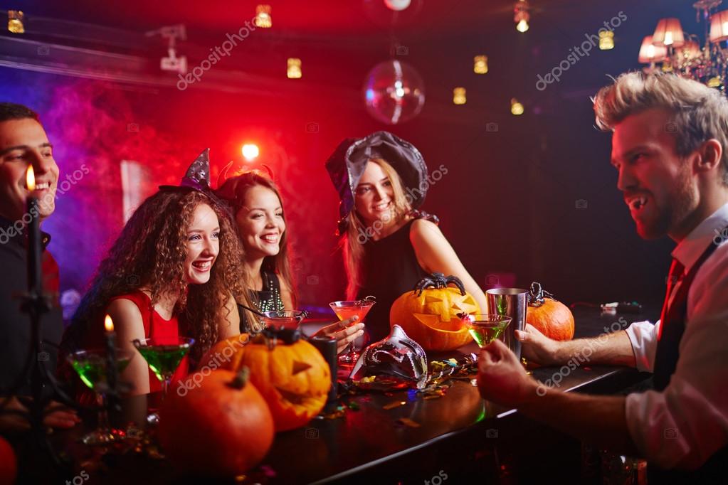 https://st2.depositphotos.com/1594308/8293/i/950/depositphotos_82938432-stock-photo-disguised-people-celebrating-halloween.jpg