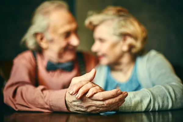Hands of senior couple — Stock Photo, Image