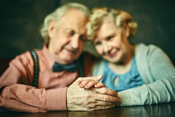 Las manos de los ancianos —  Fotos de Stock