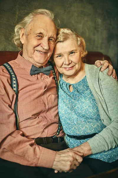 Feliz pareja de ancianos — Foto de Stock