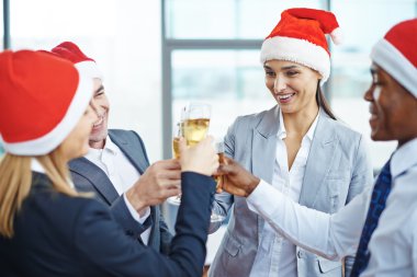 Şampanya ile toasting arkadaşları