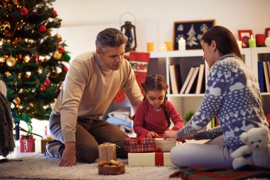 Aile ile Noel tatil hediye