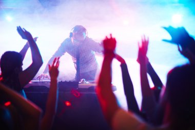 turntable Deejay beklemede