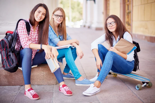 Groep van mooie studenten — Stockfoto