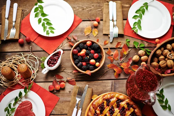 Mesa de ação de graças servido — Fotografia de Stock