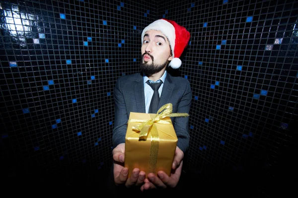 Empresario en Santa Gorra con caja de regalo — Foto de Stock