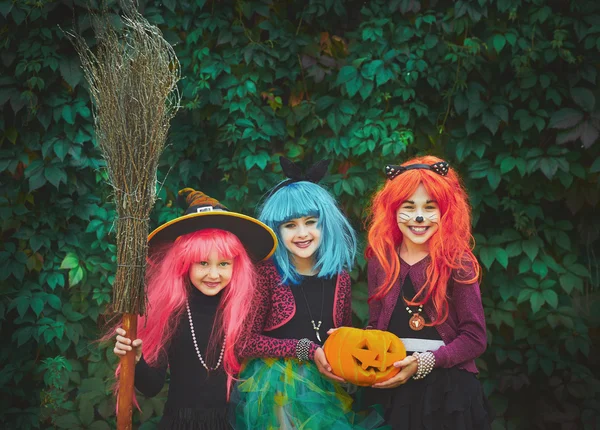 Filles en tenue d'Halloween — Photo