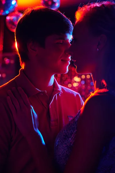 Couple dancing in night club — Stock Photo, Image