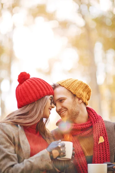 Élégant jeune couple amoureux — Photo