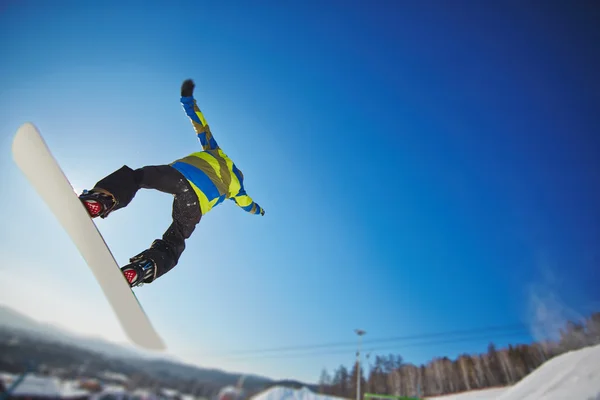 Esportista snowboard no inverno — Fotografia de Stock
