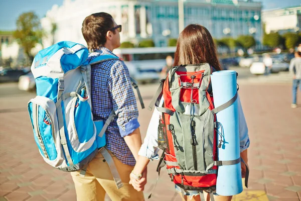 Young couple of travelers — Stock Photo, Image