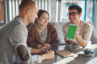 adam ya da ofis işçi touchpad ile