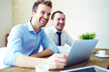 Genç İşadamları sürpriz gösterilen