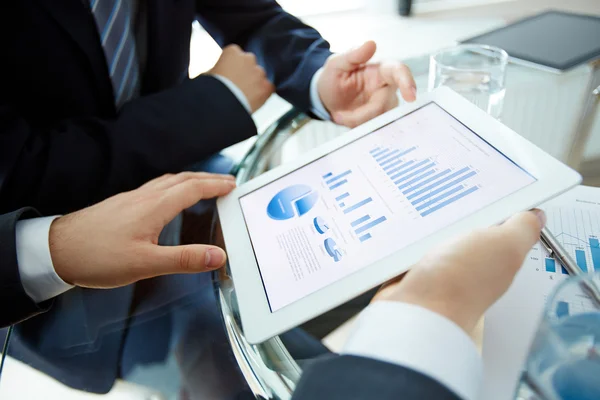 Businessmen discussing document in touchpad — Stock Photo, Image