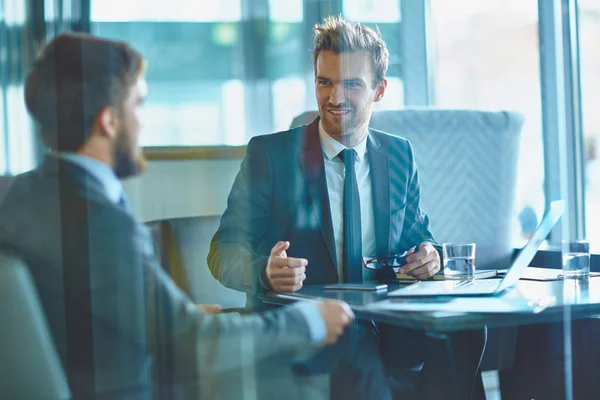 Jungunternehmer im Amt — Stockfoto