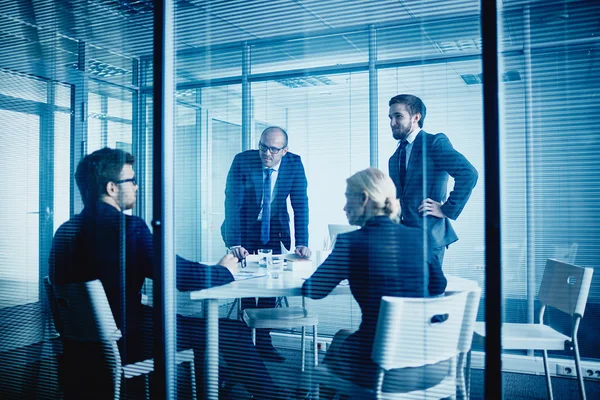 Office workers listening to their colleague — Stock Photo, Image