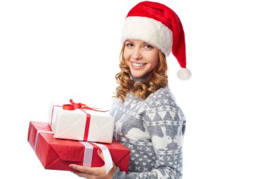 santa şapka hediye kutuları ile kadın