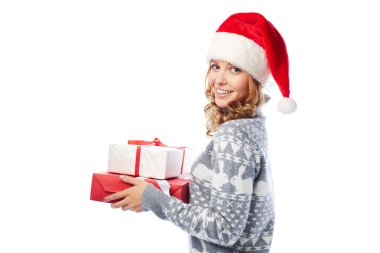 santa şapka hediye kutuları ile kadın