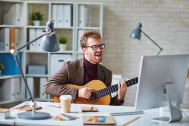 işadamı gitar şarkı Office