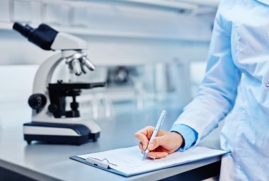 Notlar laboratuvarda yapma kimyager