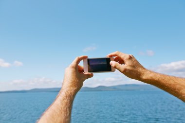 Deniz fotoğraf yapma cep telefonu ile el