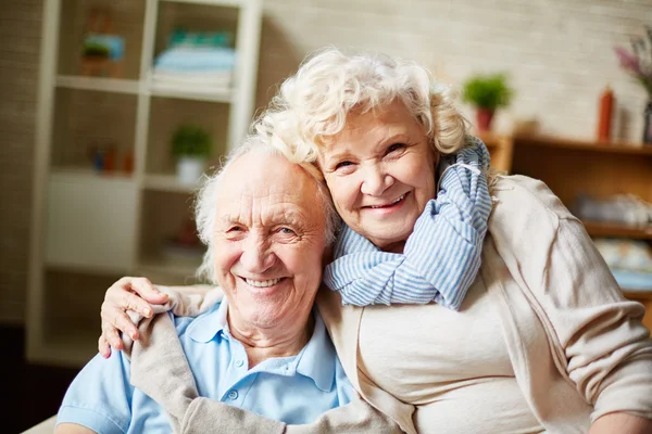 Feliz casal aposentado — Fotografia de Stock
