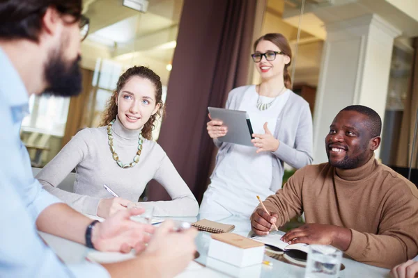 Colleagues listening to viewpoint of businessman — Zdjęcie stockowe