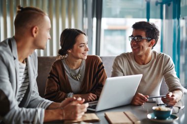 İletişim kuran iş adamları