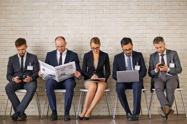 Moderne ondernemers in elegante pakken — Stockfoto