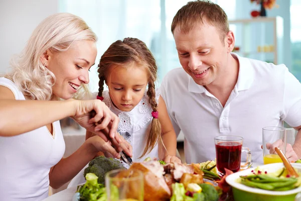 Rodina chce sníst pečená krůta — Stock fotografie