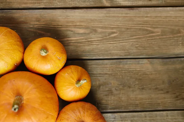 Abóboras laranja na mesa — Fotografia de Stock