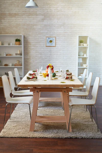 Served table for guests and chairs — Stock Photo, Image