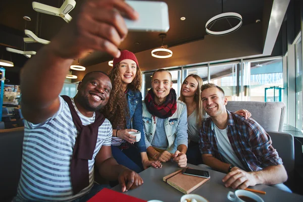 Teenagers making selfie  in cafe — Stock Photo, Image
