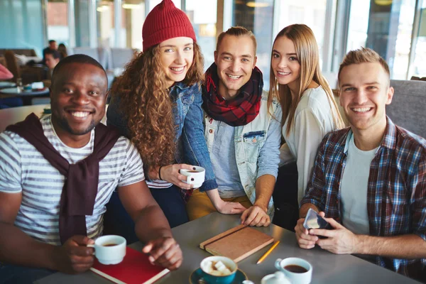 Teenagers having coffee in cafe — Stock Photo, Image