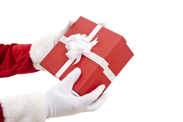 Weihnachtsmann hält Paket in den Händen — Stockfoto