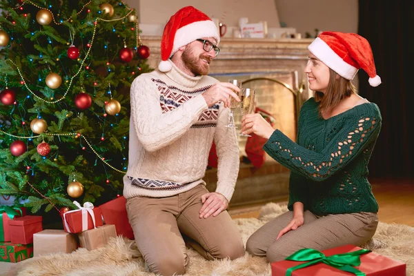 Happy couple toasting with champagne — Stock Photo, Image