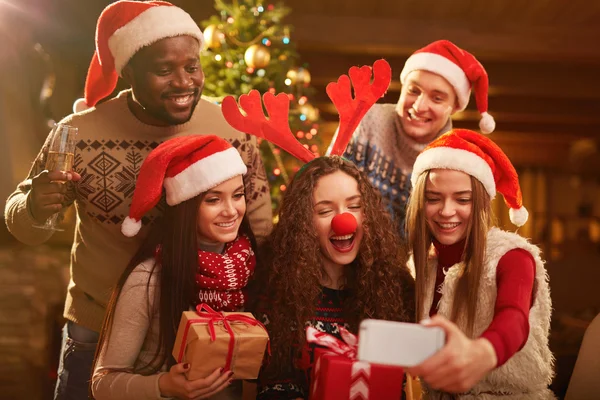 Joyful friends making selfie — Stock Photo, Image